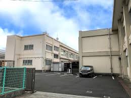 中学校　富士市立吉原東中学校（中学校）まで697m