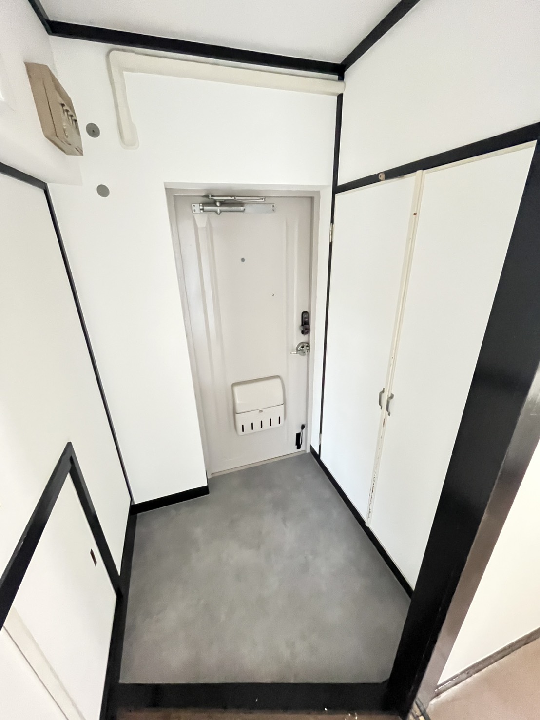 新多聞第3住宅208号棟の玄関写真