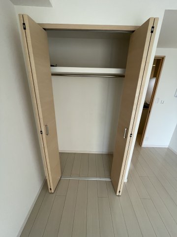 収納　ポールハンガー付きクローゼット