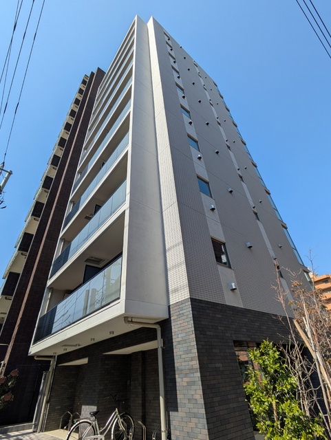 建物外観　１フロア２世帯、すべてのお部屋が角部屋の仕様です☆