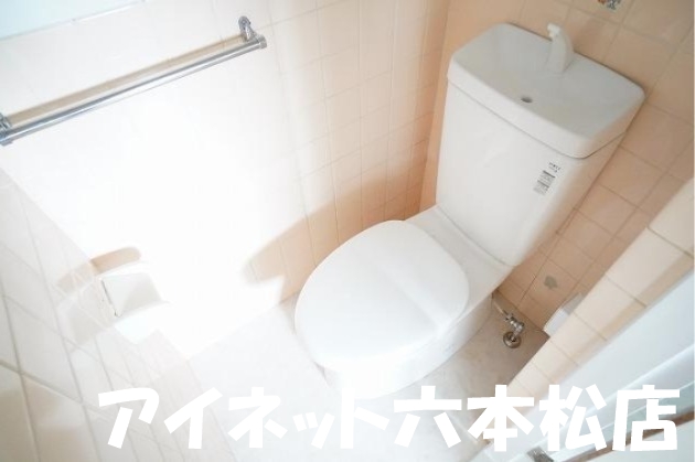 トイレ　清潔感のある空間です。