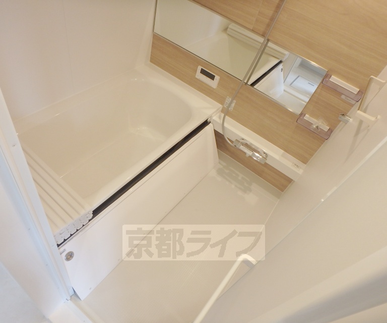 バス・シャワールーム　ゆったり浸かれるお風呂です。