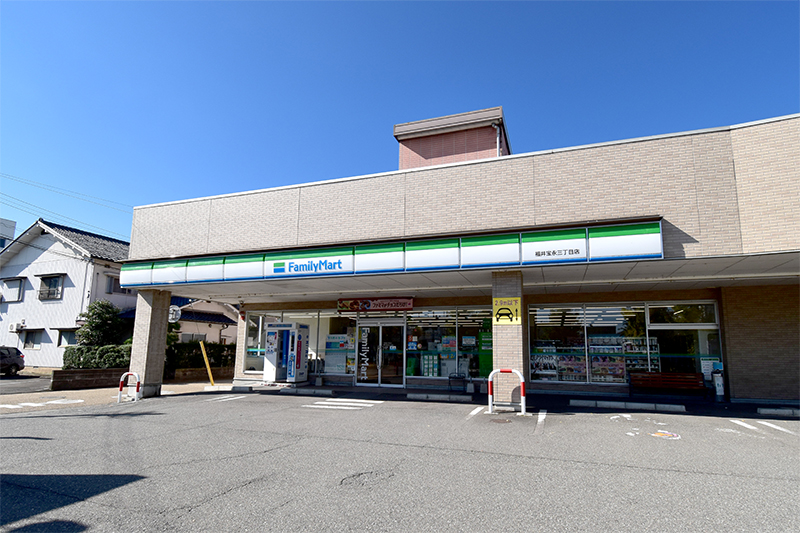コンビニ　ファミリーマート福井宝永三丁目店（コンビニ）まで130m