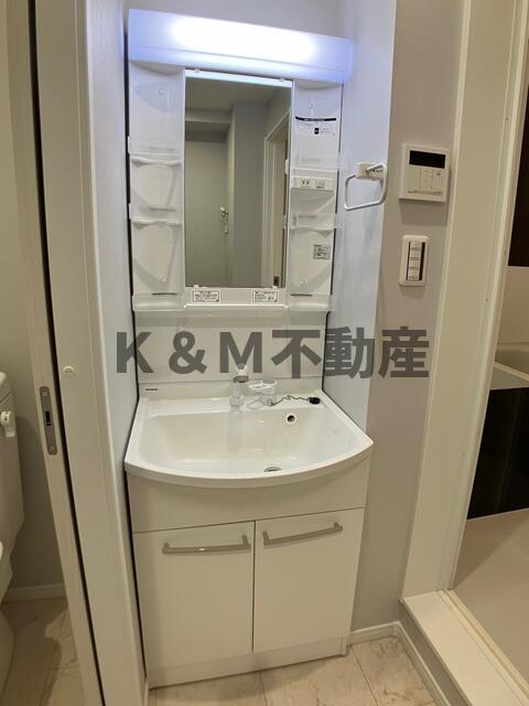洗面設備　スペースが確保できる洗面所です