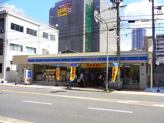 コンビニ　ローソン中崎二丁目店（コンビニ）まで217m
