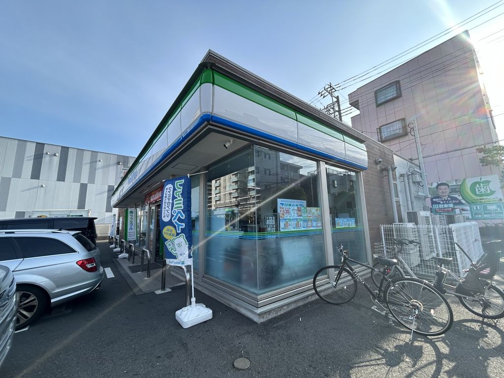 コンビニ　ファミリーマートサンズ中央林間四丁目店（コンビニ）まで530m