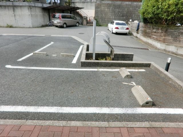 駐車場　敷地内の駐車場。