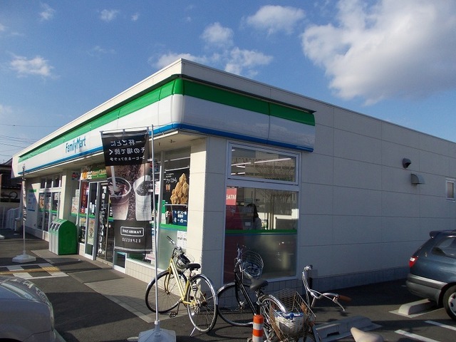 コンビニ　ファミリーマート（コンビニ）まで290m