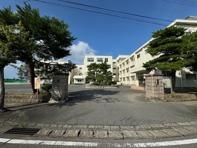 中学校　猿橋中学校（中学校）まで700m