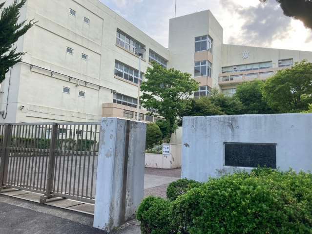 中学校　横浜市立西谷中学校（中学校）まで605m