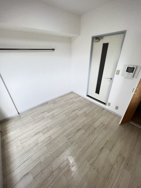 その他部屋・スペース　開放的な寝室です