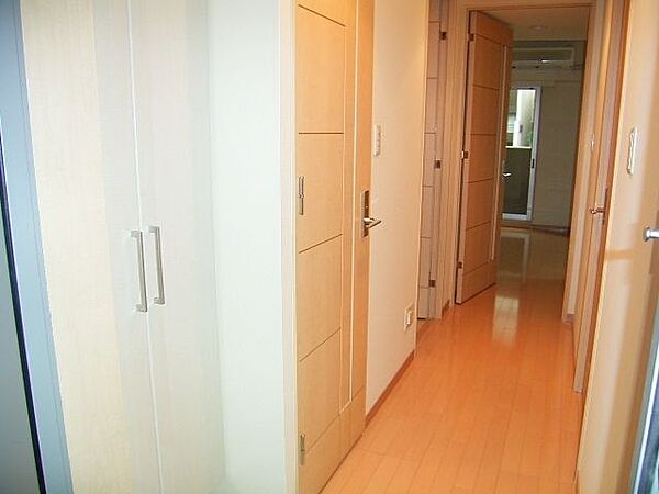 玄関　※別部屋参考写真