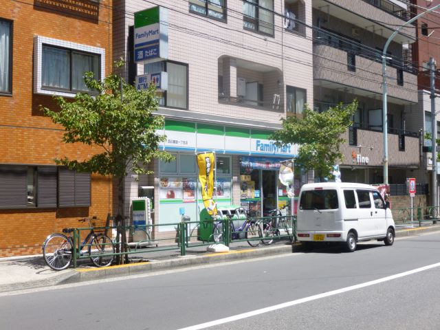 コンビニ　ファミリーマート（コンビニ）まで240m