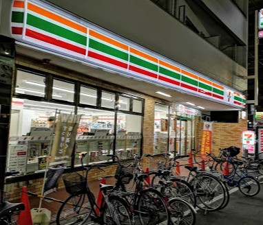 コンビニ　セブンイレブン大阪十三東1丁目店（コンビニ）まで118m