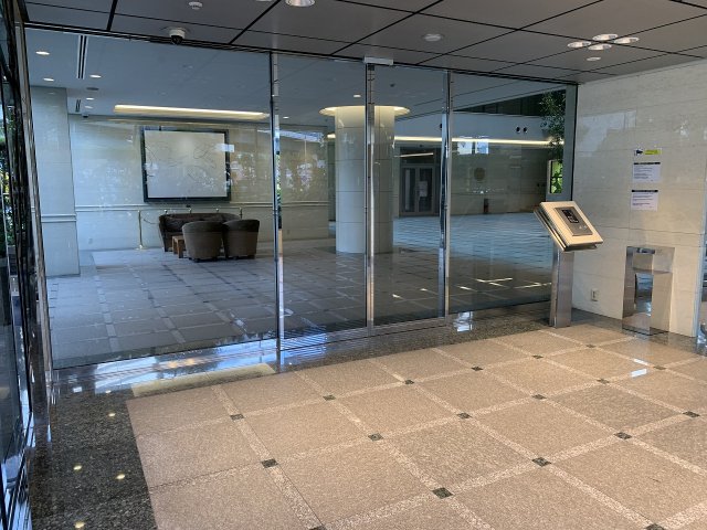 エントランス　建物の内部です