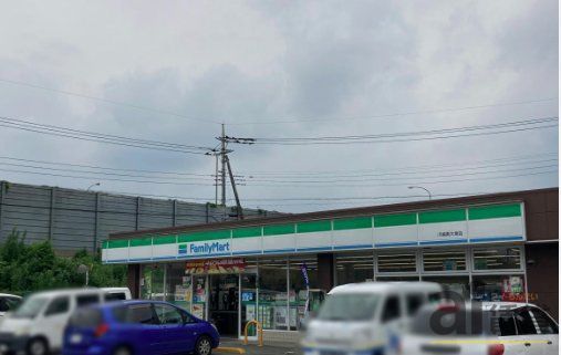 コンビニ　ファミリーマート川越南大塚店（コンビニ）まで300m