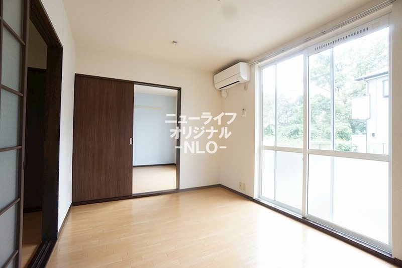その他部屋・スペース　東側洋室　エアコン付きなので快適にお過ごしいただけます♪