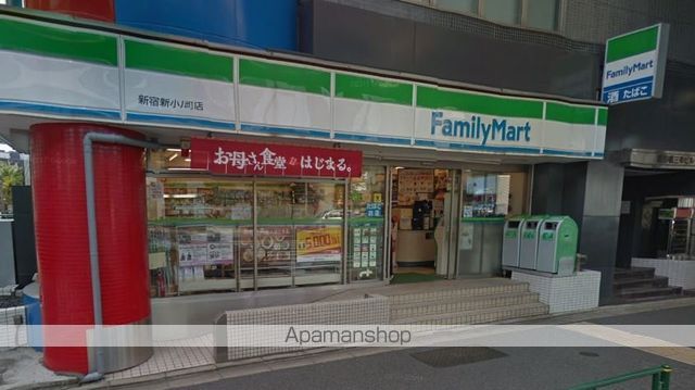 コンビニ　ファミリーマート（コンビニ）まで800m