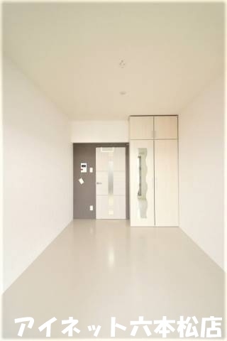 居室・リビング　白を基調とした明るいお部屋です