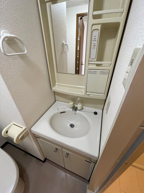 洗面設備　違うお部屋の写真です。ご参考までに