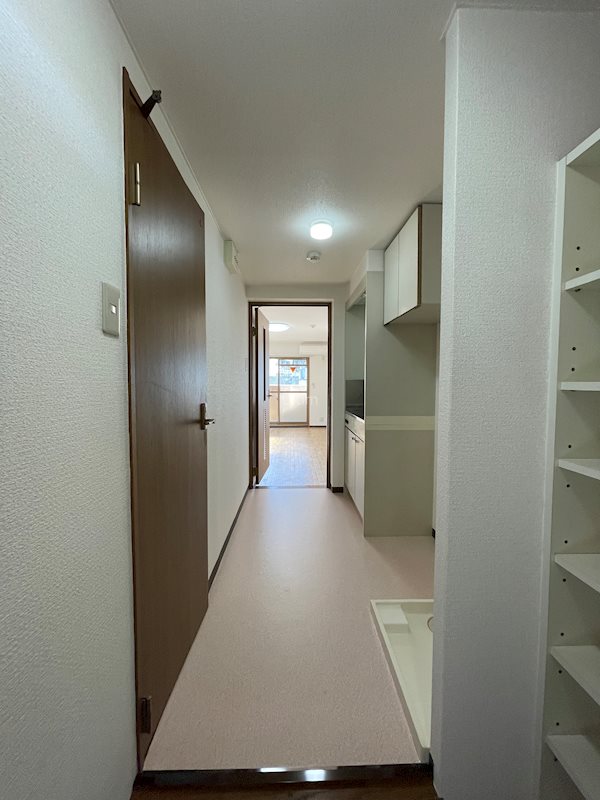 玄関　違うお部屋の写真です。ご参考までに