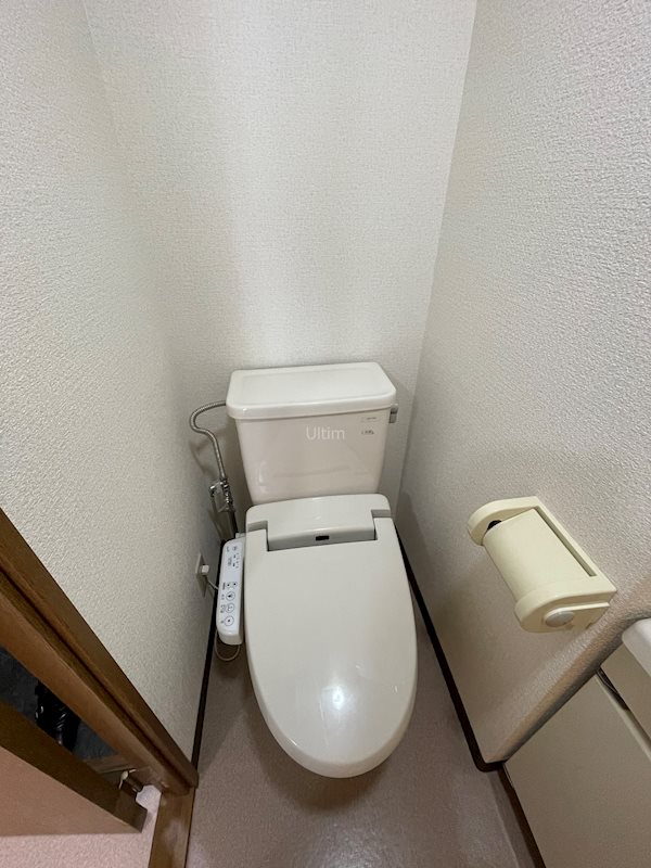 トイレ　違うお部屋の写真です。ご参考までに