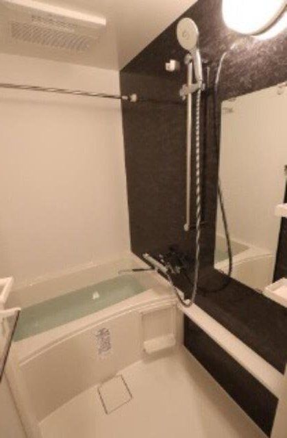 バス・シャワールーム　※同タイプの別のお部屋です。