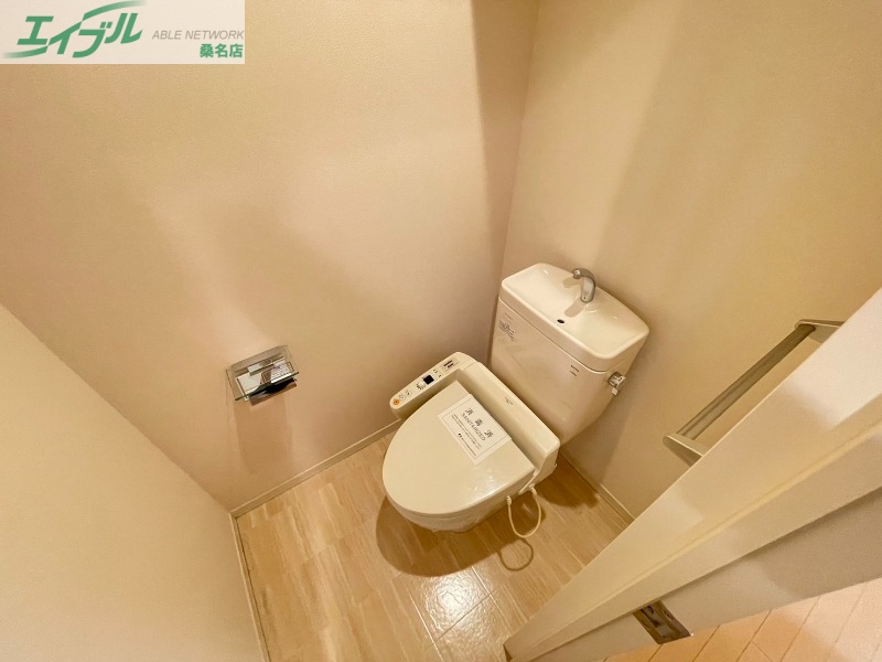 トイレ　別部屋反転写真です