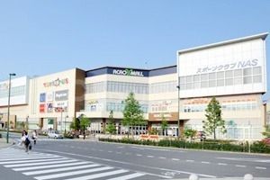 ショッピングセンター　ハニーズアクロスモール新鎌ヶ谷店（ショッピングセンター）まで460m