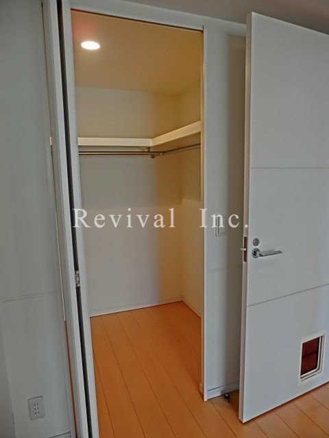 収納　奥行豊富なウォークインクローゼット