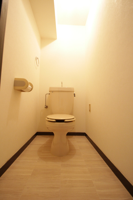 トイレ　別部屋の参考写真です。現状優先となります。