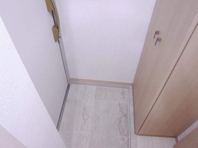 玄関　他のお部屋の参考写真となります。
