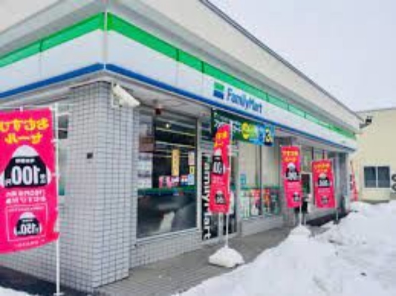 コンビニ　ファミリーマート札幌発寒7条店（コンビニ）まで103m