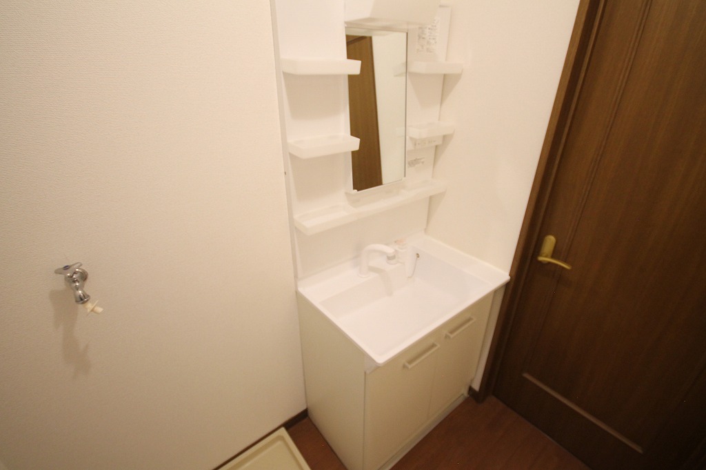 洗面設備　コンパクトで使いやすい洗面所
