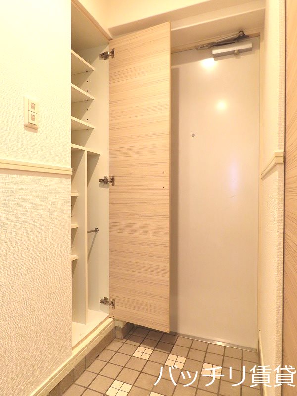 玄関　※同マンション別部屋写真の為、
