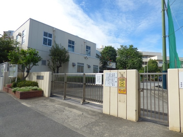 中学校　横浜市立鶴見中学校（中学校）まで942m