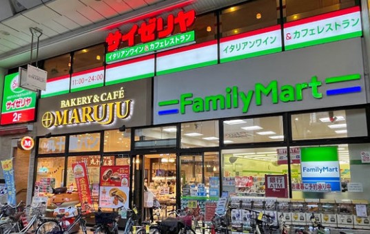 コンビニ　ファミリーマート大山駅南店（コンビニ）まで209m