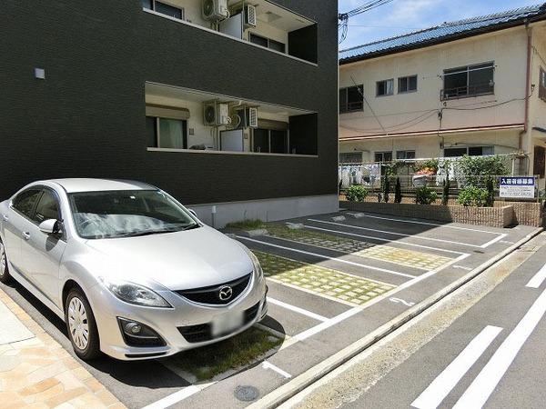 駐車場　敷地内駐車場！