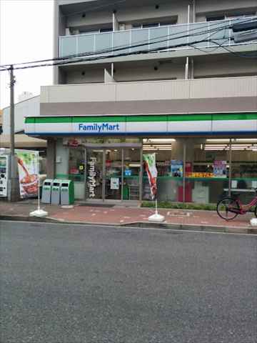 コンビニ　ファミリーマート平野二丁目店（コンビニ）まで226m