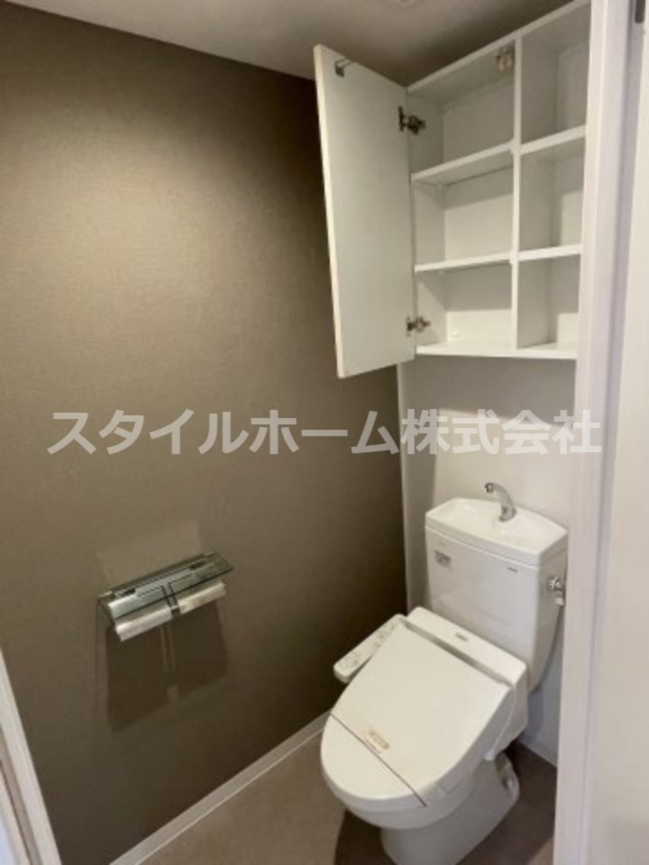 トイレ　落ち着いた色調のトイレです