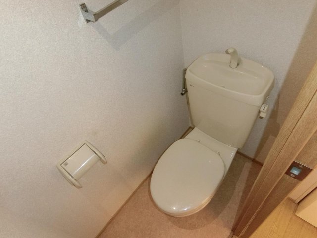 トイレ　お掃除も簡単な洋式トイレ♪