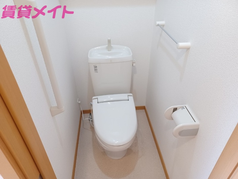 トイレ　同型参考写真