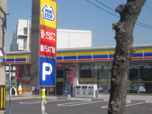 コンビニ　ミニストップ（コンビニ）まで350m