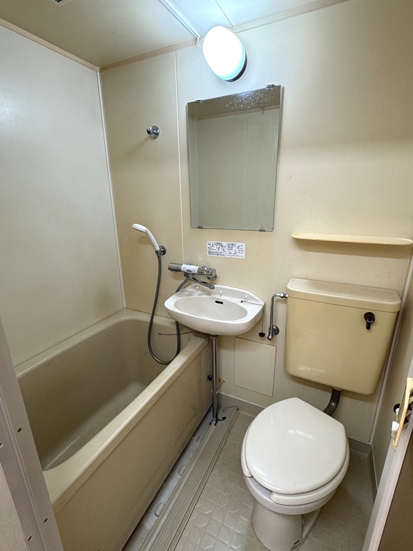 バス・シャワールーム　リフォーム前のお部屋です！
