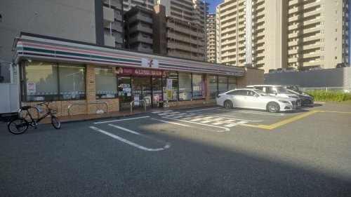 コンビニ　セブンイレブン（コンビニ）まで569m