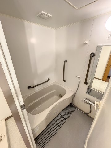 バス・シャワールーム　※同建物ほかのお部屋の写真です。
