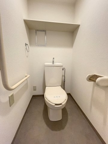 トイレ　※同建物ほかのお部屋の写真です。