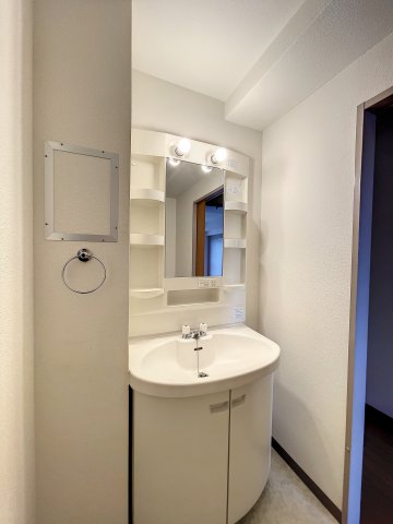 洗面設備　※同建物ほかのお部屋の写真です。