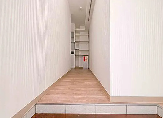玄関　別部屋の画像を使用しております。