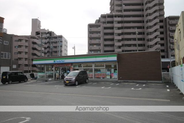 コンビニ　ファミリーマート中川富川町店（コンビニ）まで784m